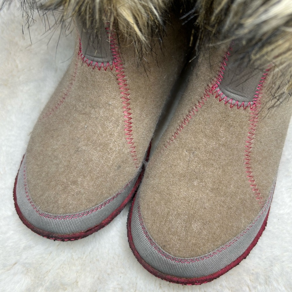 Sorel Cozy Joan Felt & Faux Fur Boots Girls 7 - Picture 4 of 9